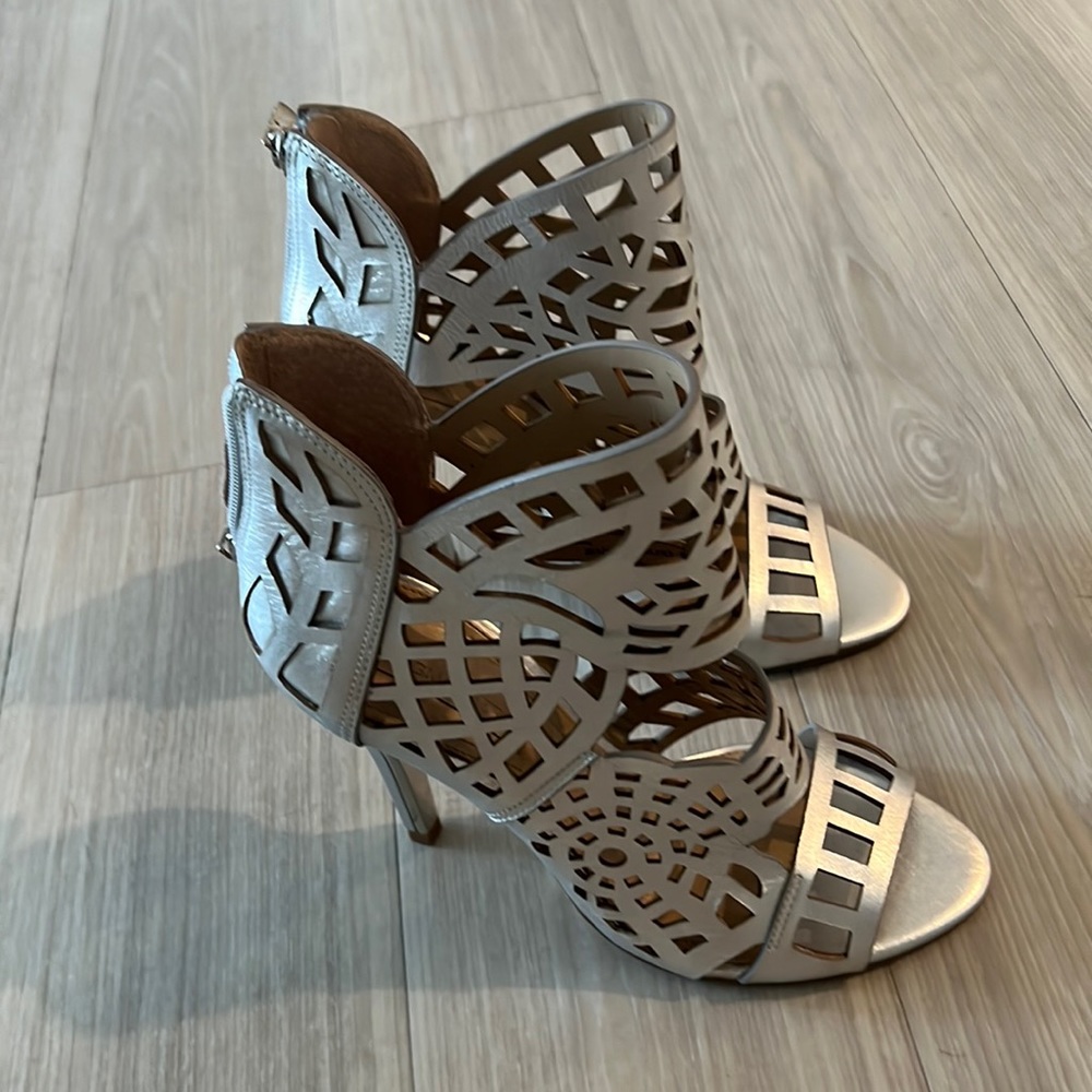 BCBG 3.5 inch heels wore once great condition